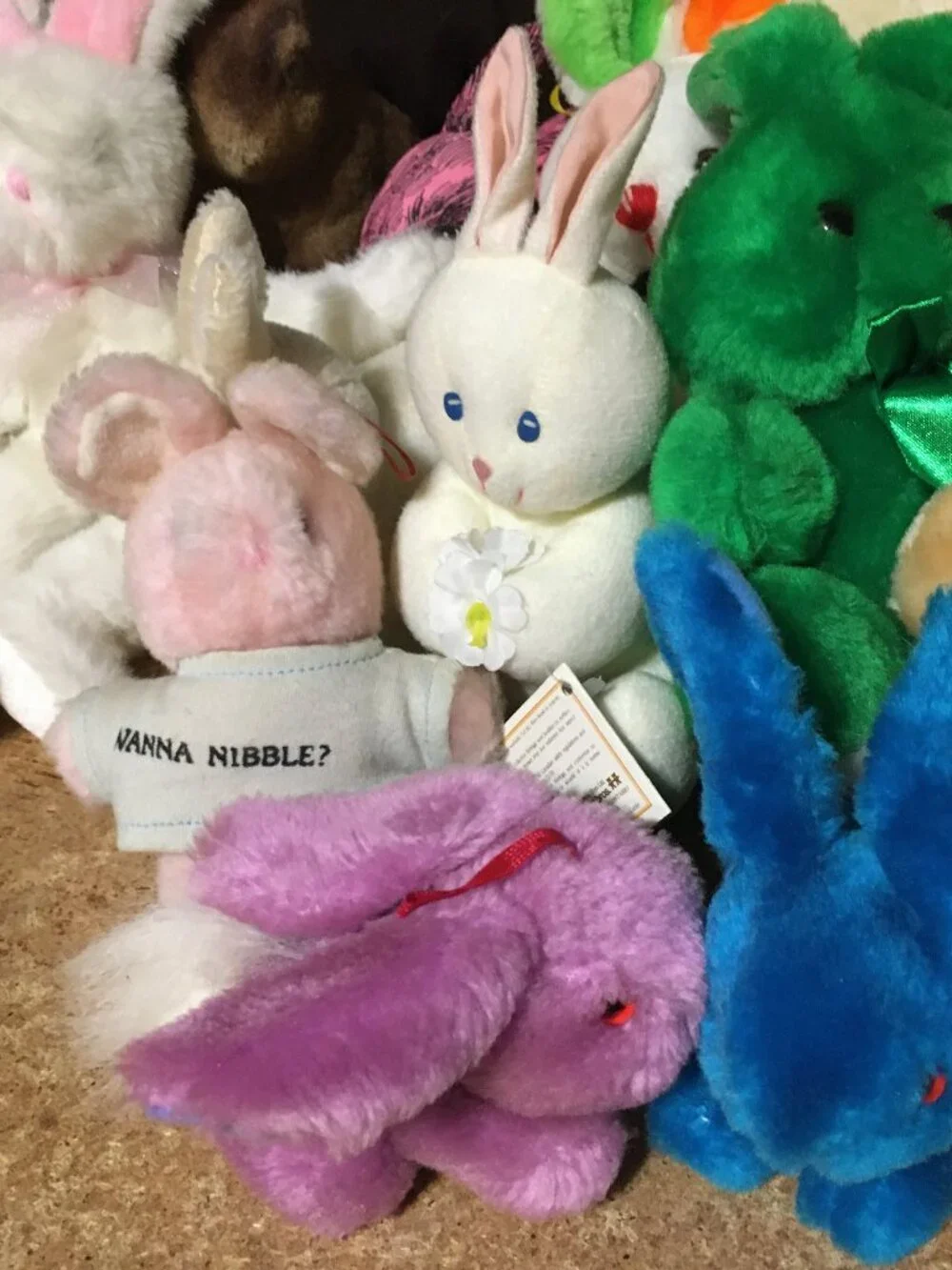 LOT OF 36 BUNNY RABBIT PLUSH BEANIE EASTER RUSS BERRIE APPLAUSE ENERGIZER BUNNY